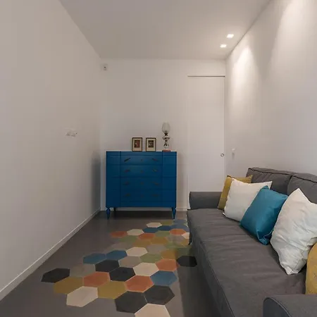 Casa La Pomelia شقة